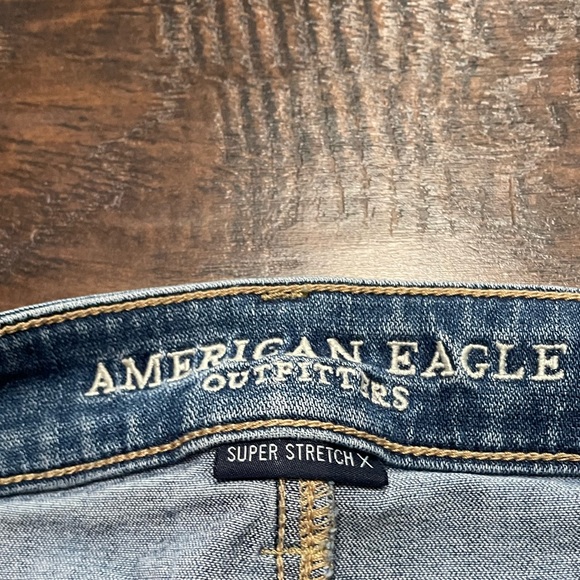 Women’s American Eagle Hi-Rise Distressed Jegging - Picture 4 of 6